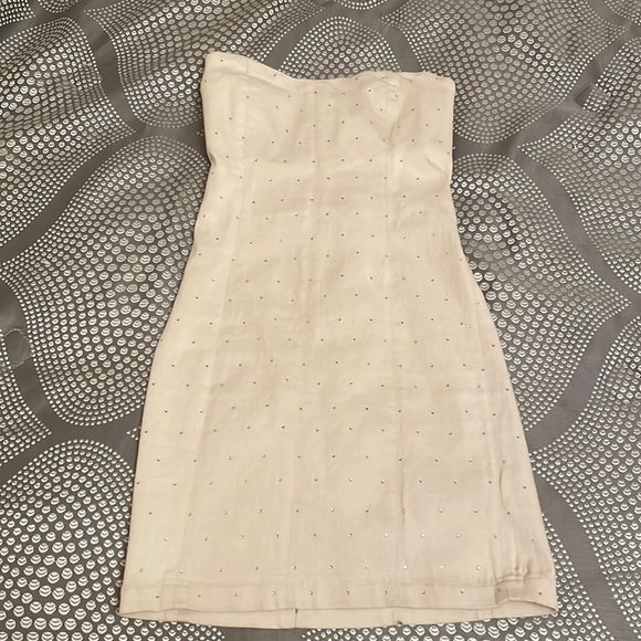 Tight nude dress - Picture 1 of 1